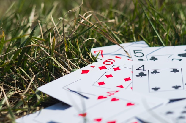 Gra w remika ile kart potrzebujesz do rozpoczęcia?